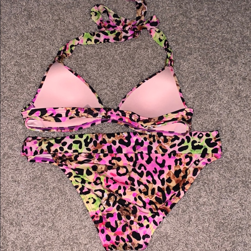 Bikini - Picture 2 of 2